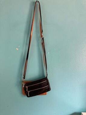 HOBO Everly Convertible Crossbody Bag Black Leather Multi Zipper Clutch Purse